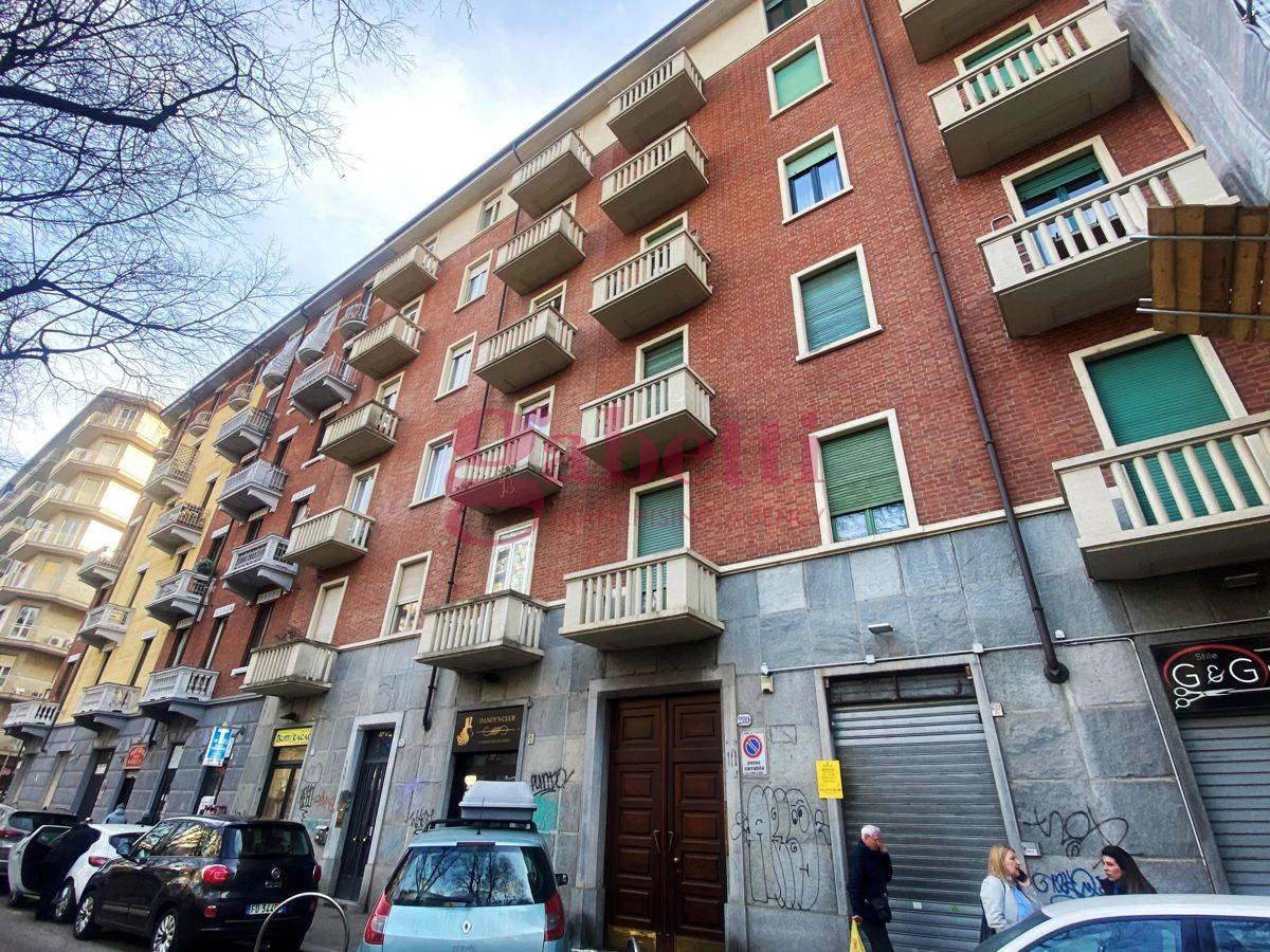 Vendita Appartamento Torino. Bilocale in corso Peschiera , 289. Buono  stato, secondo piano, con balcone, riscaldamento centralizzato, rif.  101341359