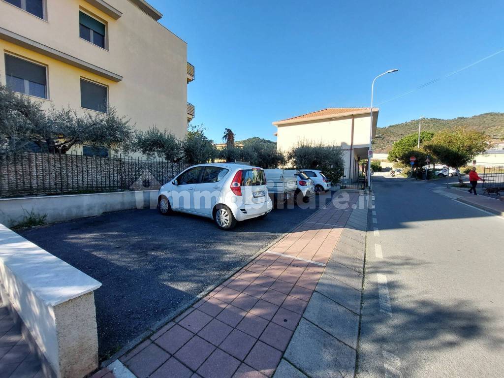 PARCHEGGIO ESTERNO