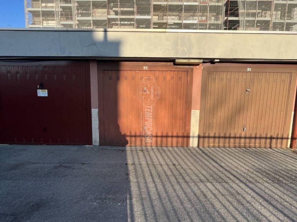 Garage - box via fratelli rosselli, romano banco, buccinasco
