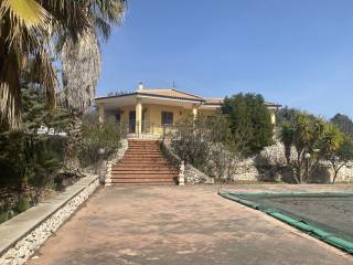 villa con piscina a canicattini bagni   27