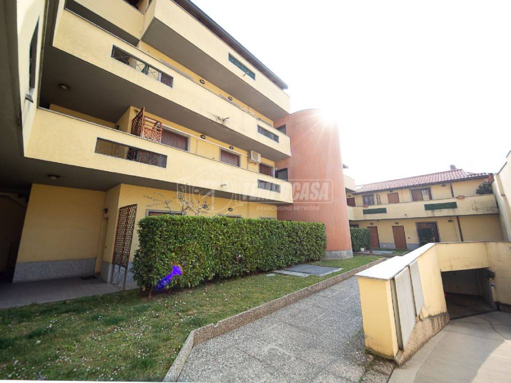 Sale Apartment Lissone. Studio in via SanFRANCESCO.... Excellent condition,  second floor, parking space, with balcony, independent heating, ref.  101446593
