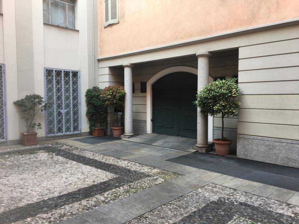 Posto auto - moto corso di porta romana 55, quadronno - crocetta, milano