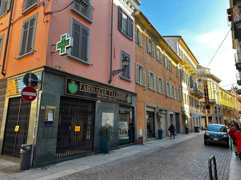 Locale commerciale via milano 25, piazza della libertà, alessandria