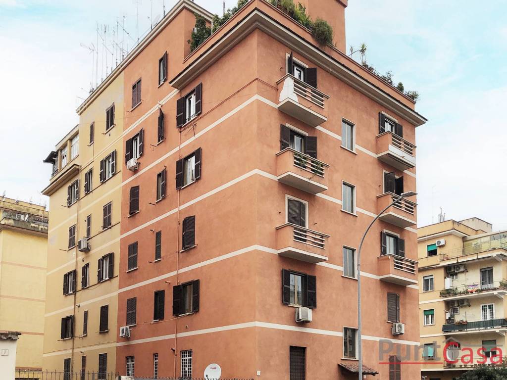 Vendita Appartamento Roma. Trilocale in via delle Robinie. Ottimo stato,  quarto piano, con balcone, riscaldamento autonomo, rif. 101481241