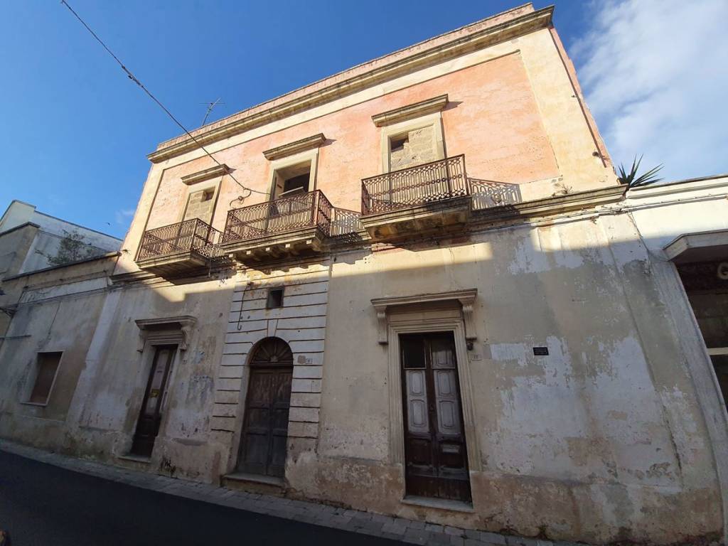 antico palazzo storico nel centro di mellissano Gabetti franchising agency ugento (28).jpg