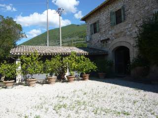 Cortile e ingresso villa