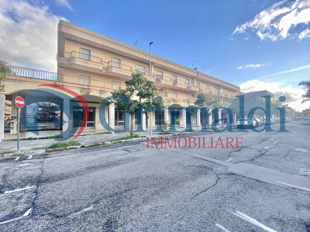 Vendita Appartamento in via 24 Maggio 114. Lequile. Da ristrutturare