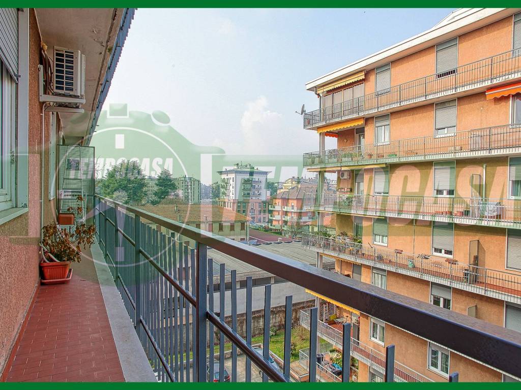 Vendita Appartamento Gallarate Trilocale In Via COLLEONI Buono Stato Vendita Appartamento Gallarate Trilocale In Via COLLEONI Buono Stato
