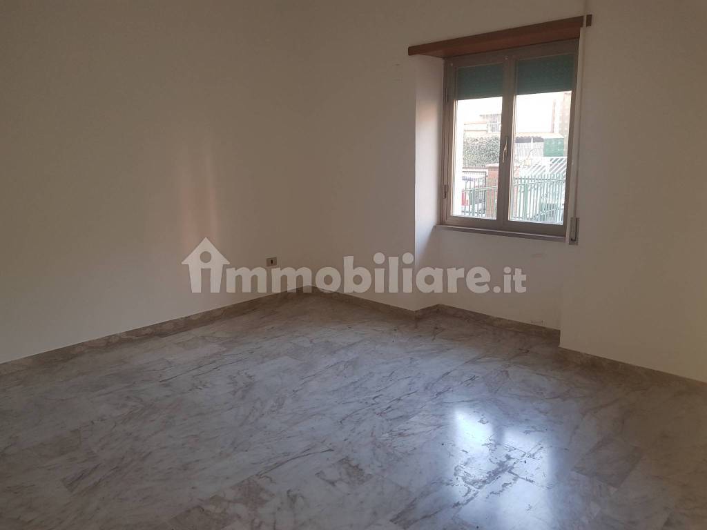 Vendita Appartamento Aprilia. Trilocale in via degli Olivi 13. Da ...