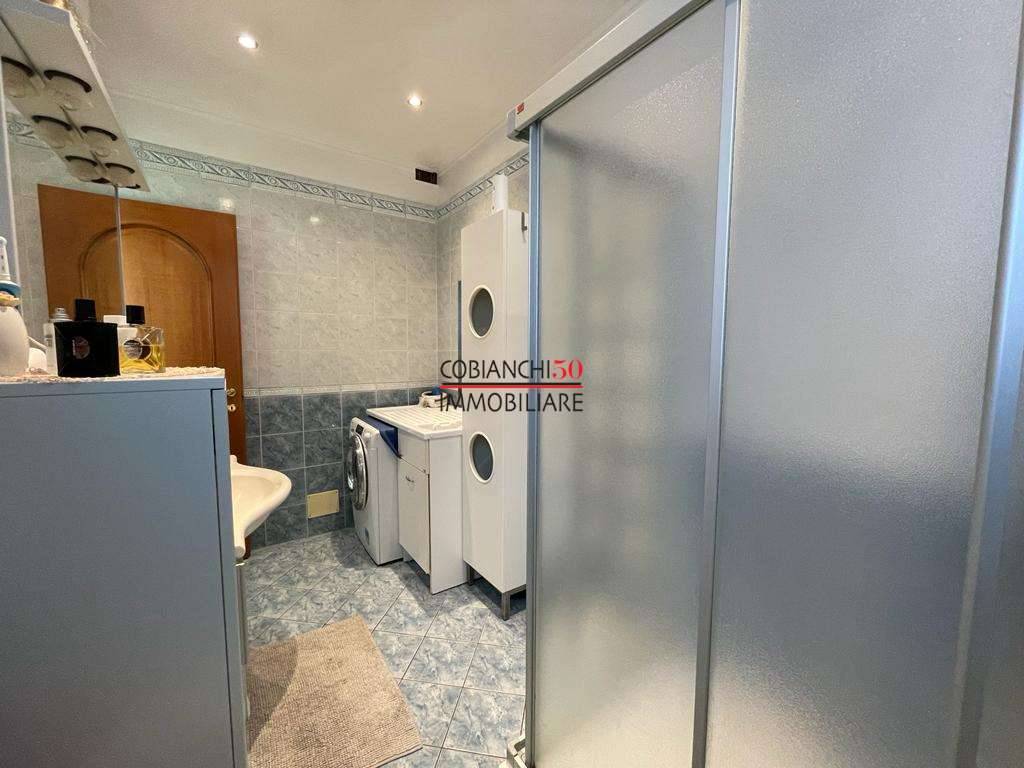 bagno finestrato con box doccia