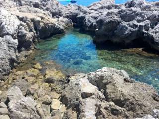 foto scogliera con piscina naturale 2