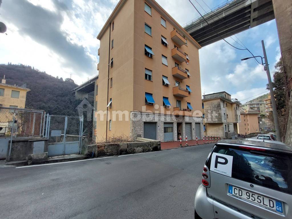 Rent Apartment Genoa. 2room flat in via Cadighiara. Good condition