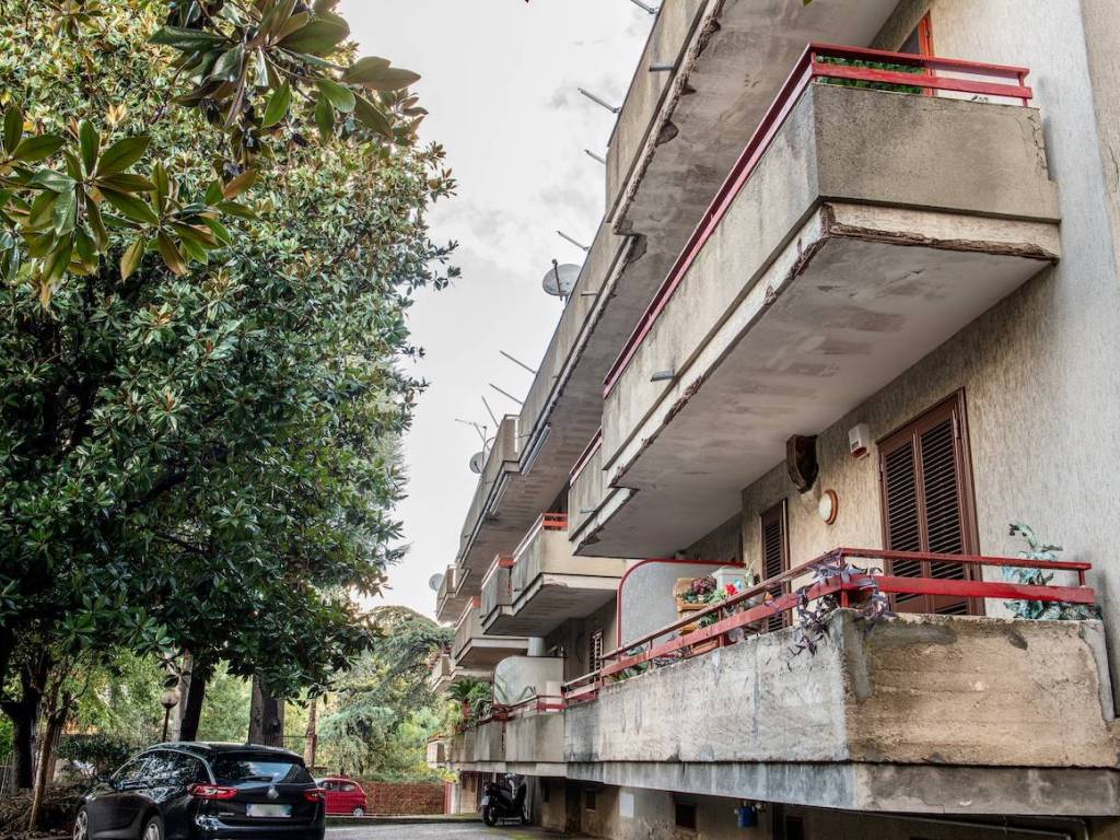 Vendita Appartamento Cava de' Tirreni. Trilocale in via 25 Luglio 124.  Buono stato, secondo piano, posto auto, con balcone, riscaldamento  autonomo, rif. 101615265