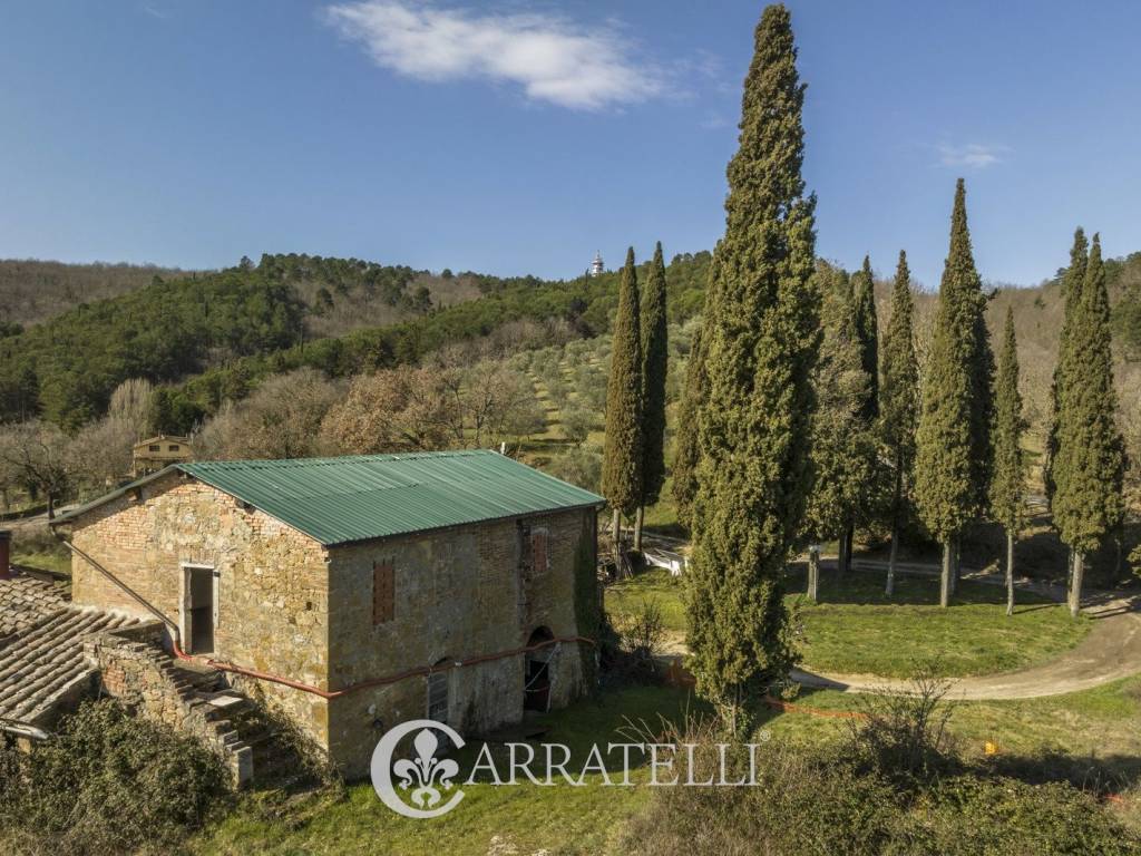 Продажа Сельский дом : Strada della Foresta 13 Chianciano Terme. Подлежит  ремонту, парковочное место, 186 m², iD. 101628621