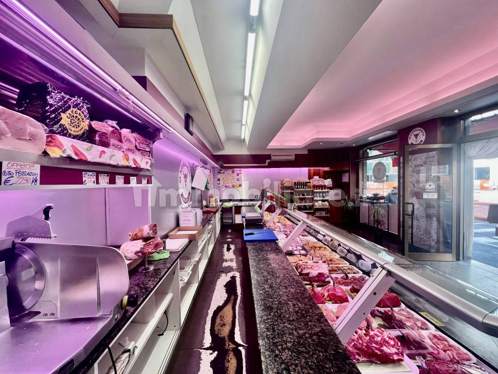 Macelleria con laboratorio piazza Don Luigi Petazzi 20, Sesto San