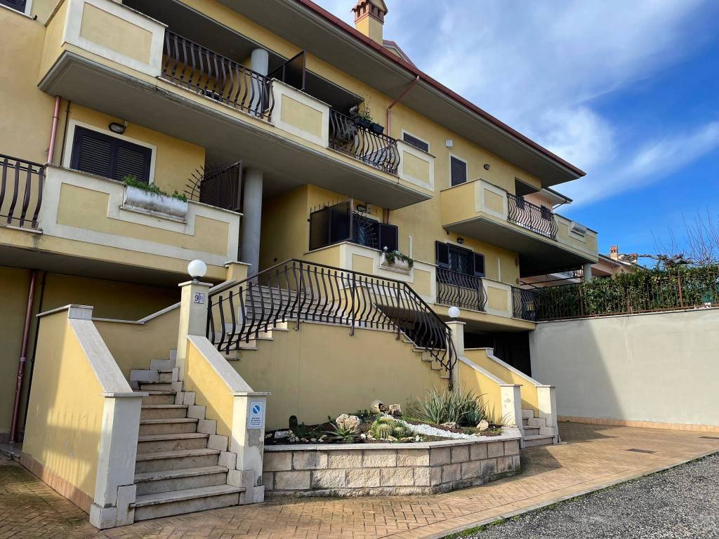 Vendita Appartamento Fonte Nuova. Trilocale in via Palombarese 2. Ottimo stato, primo piano Vendita Appartamento Fonte Nuova. Trilocale in via Palombarese 2. Ottimo stato, primo piano
