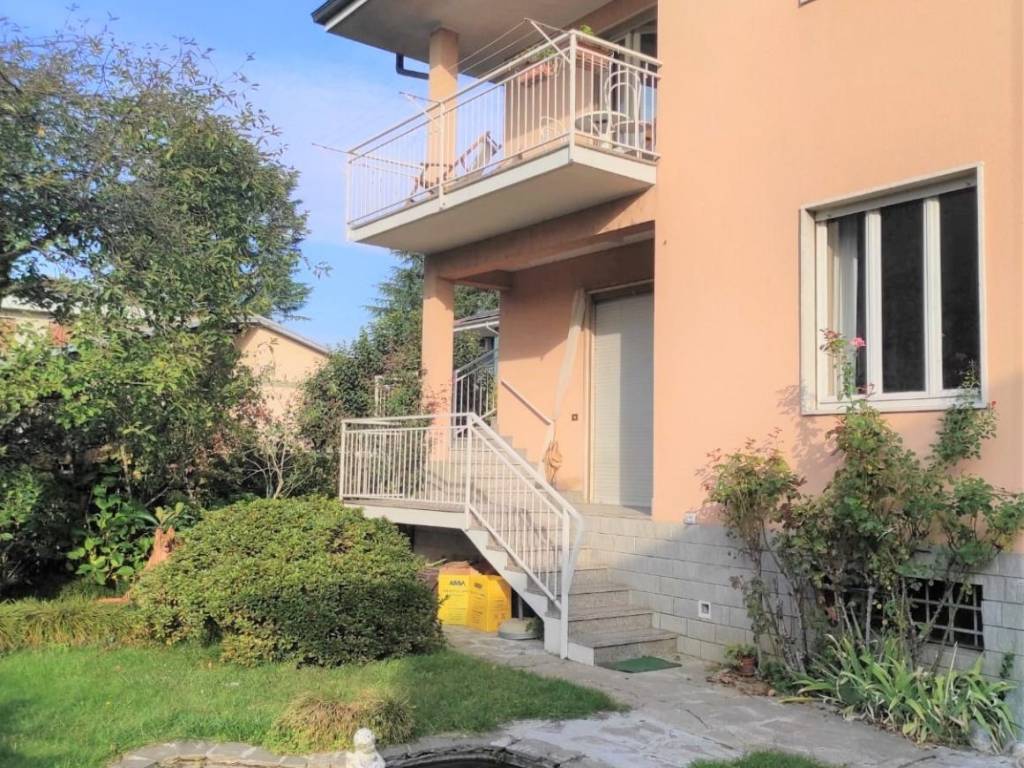 Rent Apartment in villa in Strada Privata Asilo 18 Novara. Good