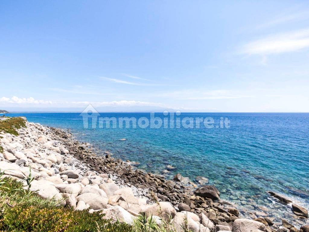 spiaggia scogliera