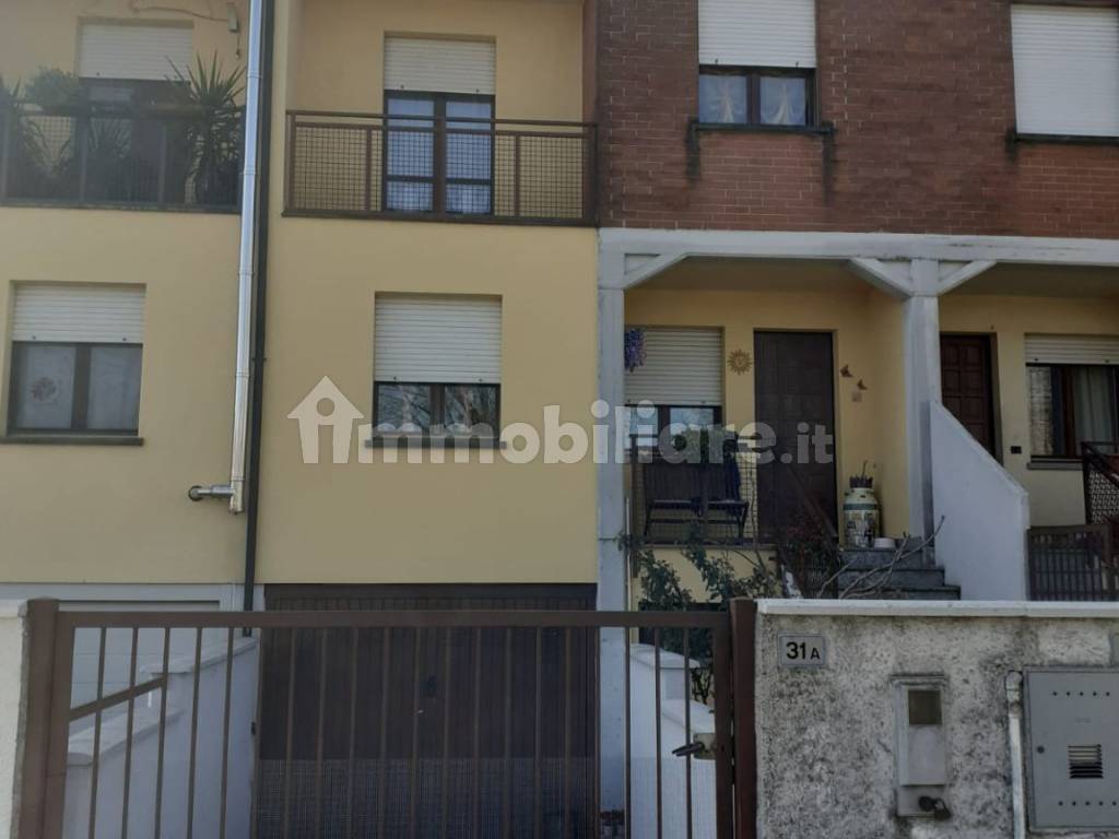 Sale Terraced house in via Bissolina 31 Cremona. Good condition
