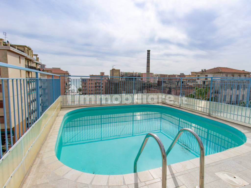 piscina condominiale