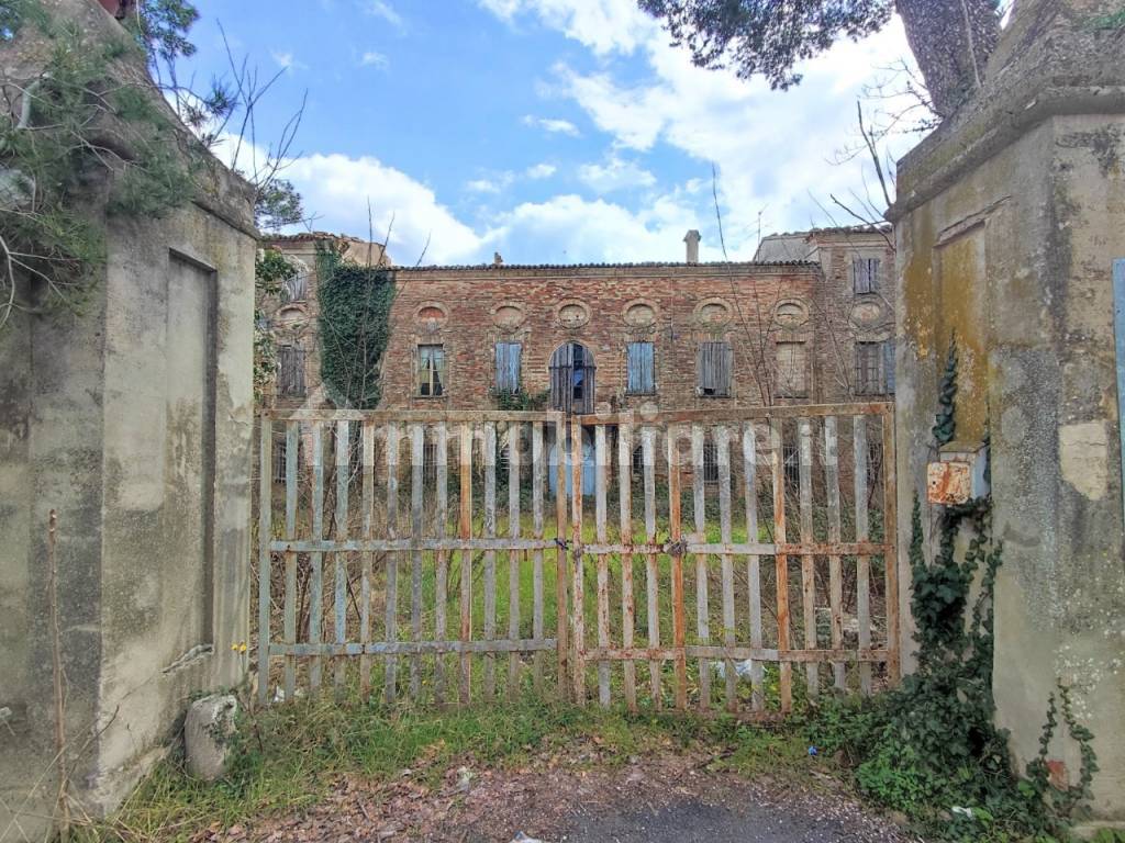 esterni villa stato attuale (3)