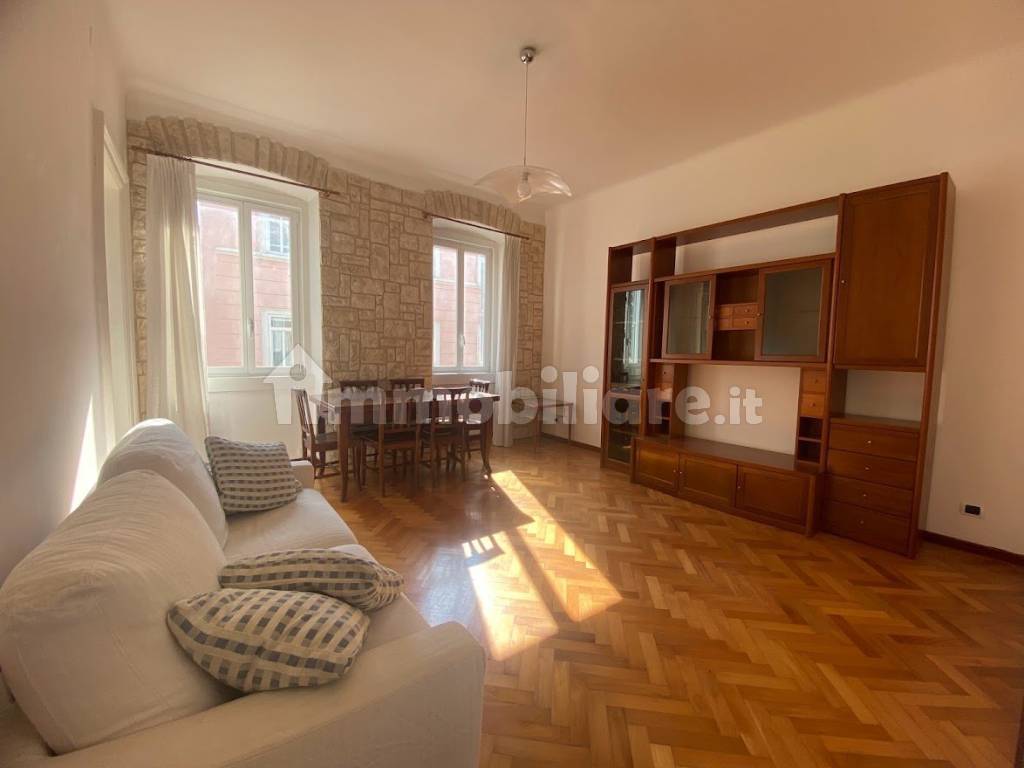 Rent Apartment Trieste. 2room flat in via Vittorio.... Good condition