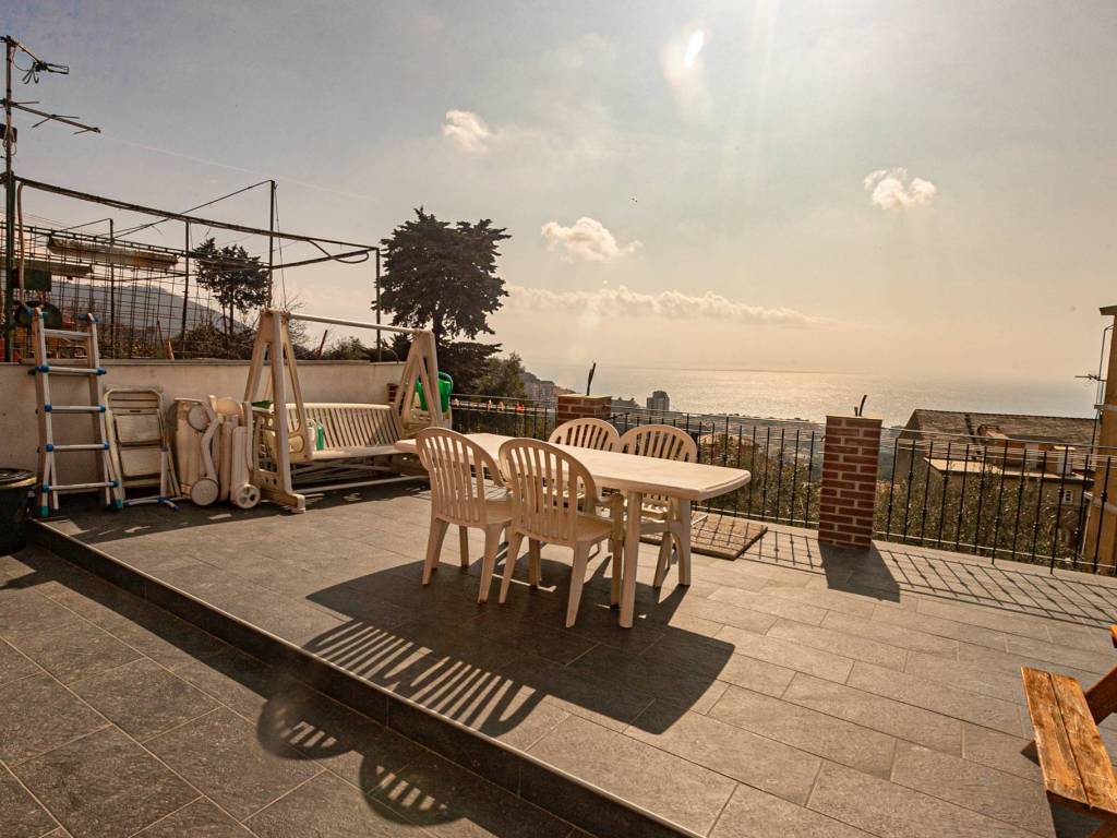 Vendita Terratetto plurifamiliare in via Monte Fasce 35a Genova. Ottimo  stato, con terrazza, riscaldamento autonomo, 106 m², rif. 101749111
