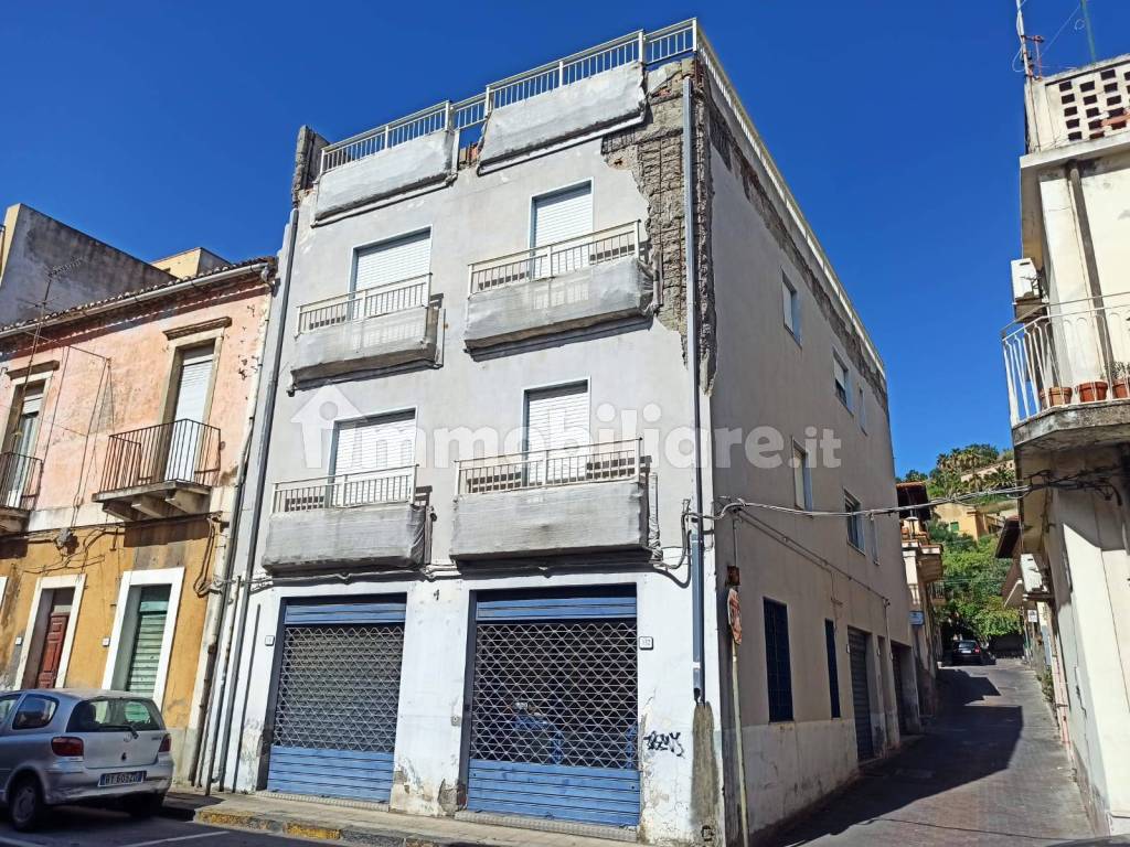 Vendita Appartamento Sant'Alessio Siculo. Trilocale in via Nazionale 3