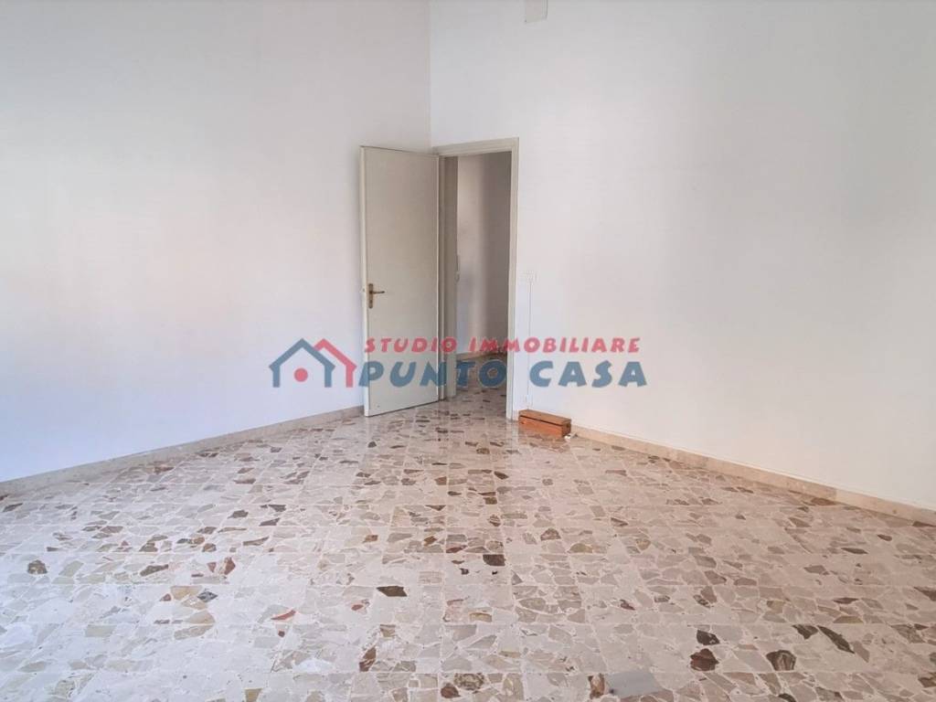 Vendita Appartamento Trapani. Trilocale in via Giovanni Battista Fardella.  Buono stato, primo piano, con terrazza, rif. 101752309