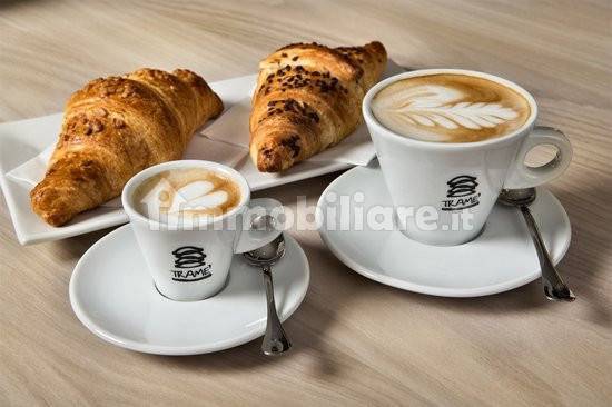 due caffè e due cornetti