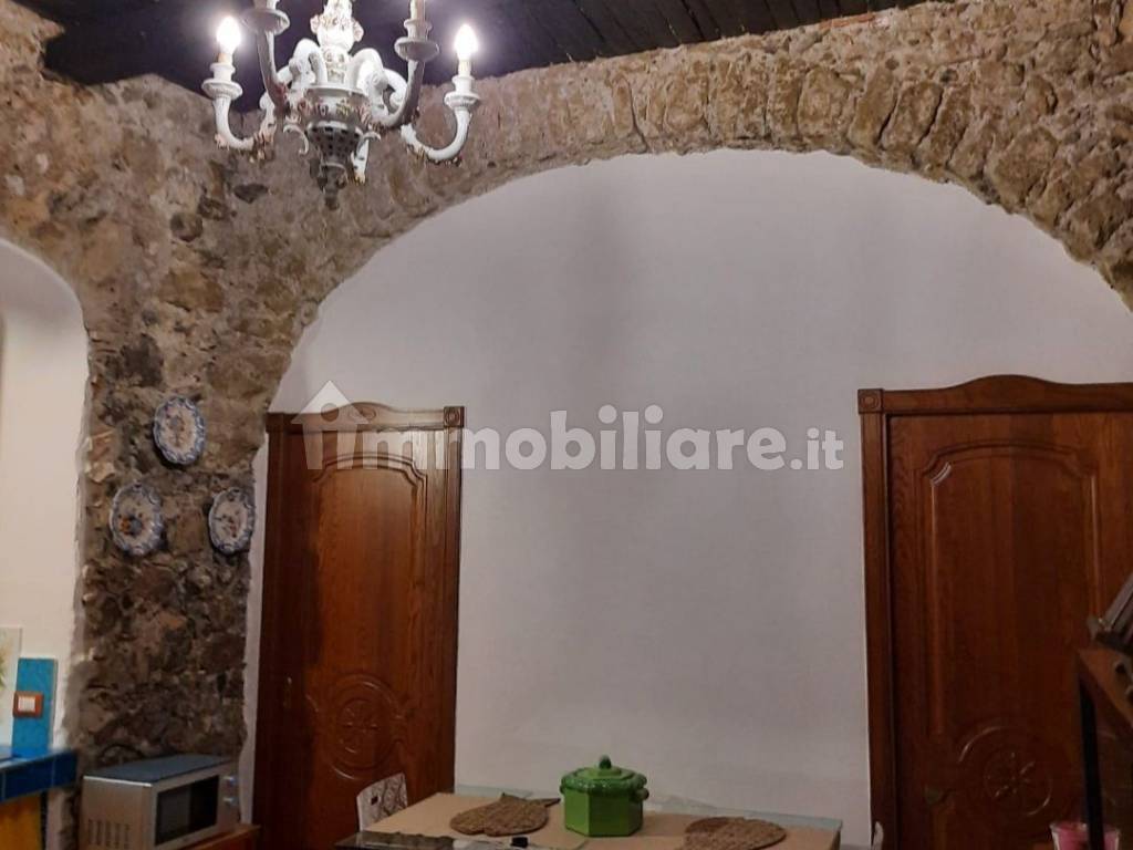 Rent Apartment Salerno. 2room flat in vicolo Municipio Vecchio 6