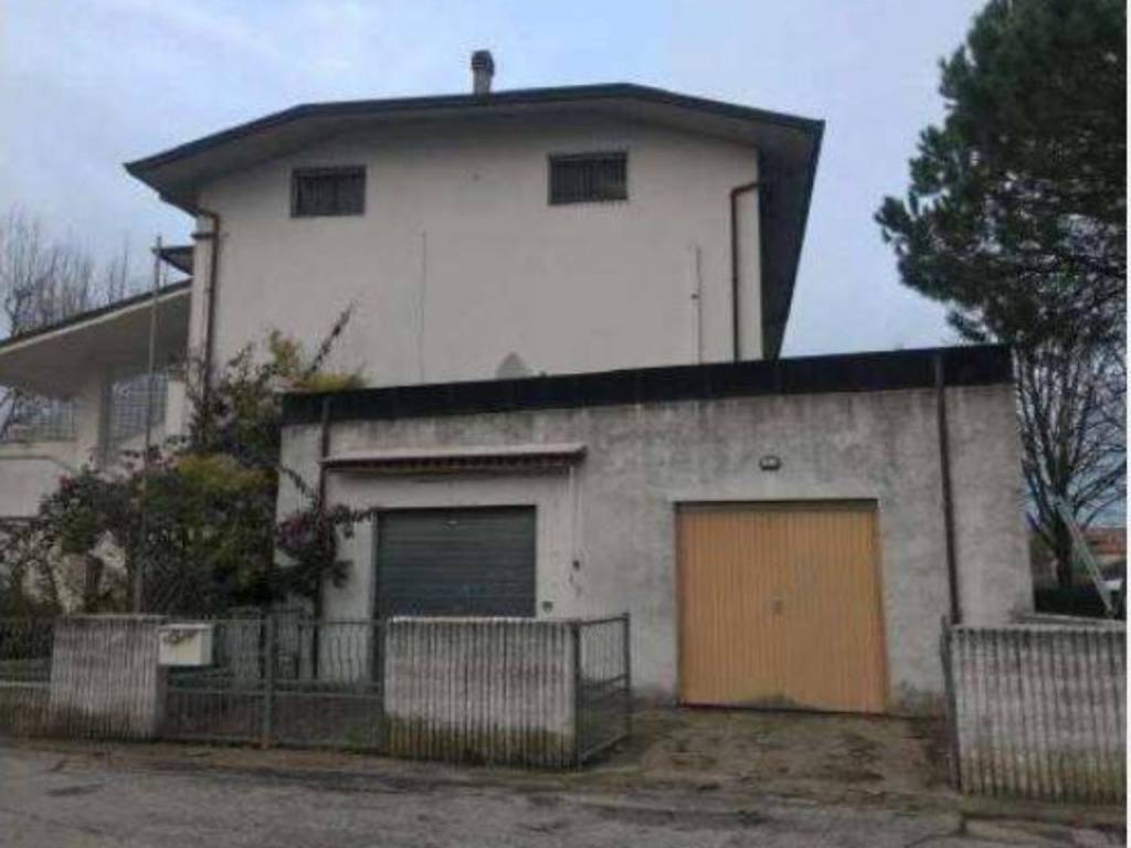 Vendita Attico in via Quinto Ennio BellariaIgea Marina. Ottimo stato