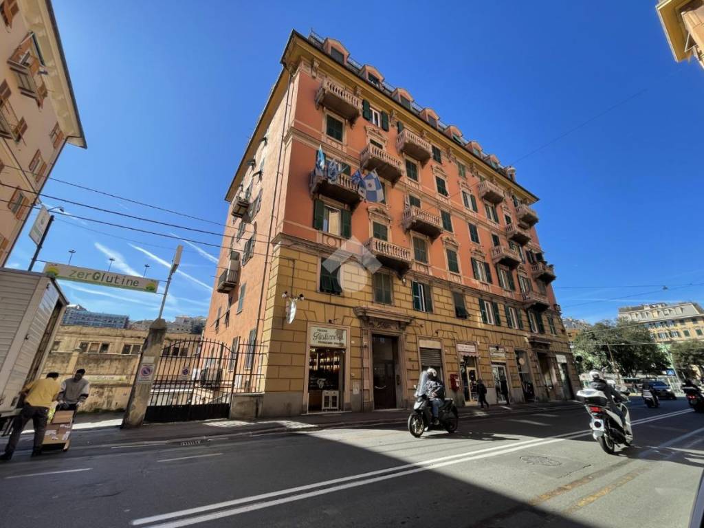 Vendita Appartamento in via Giovanni Torti 19. Genova. Da ristrutturare,  secondo piano, con balcone, riscaldamento centralizzato, rif. 101788097