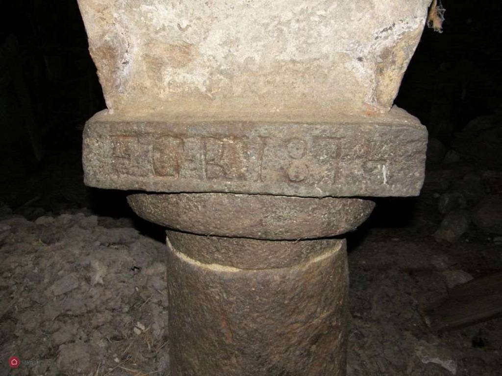 pilastro in pietra