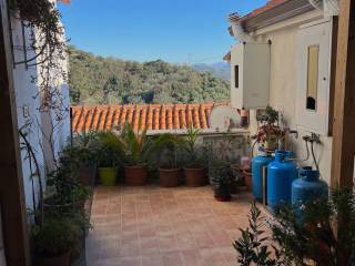 TERRAZZINO DAVANTI L'INGRESSO DI CASA