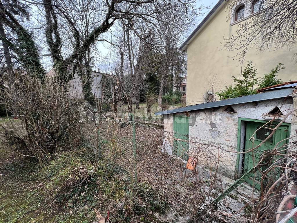 TERRENO CON MAGAZZINO