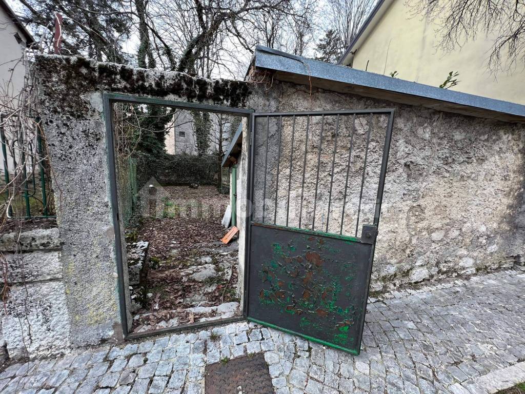 TERRENO CON MAGAZZINO