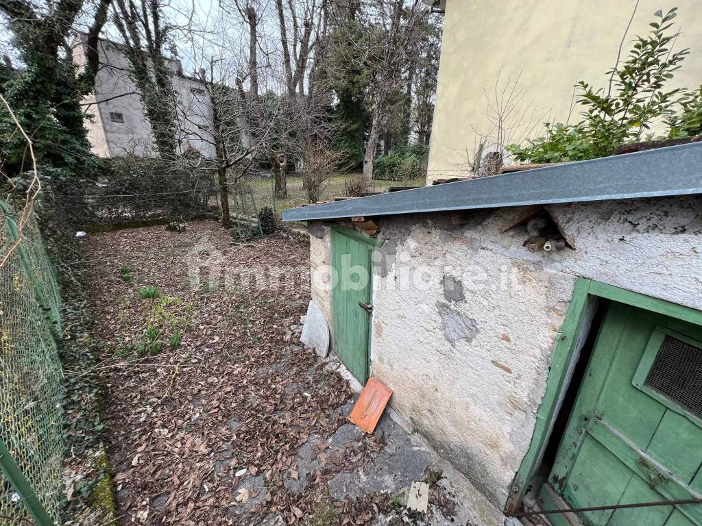 TERRENO CON MAGAZZINO