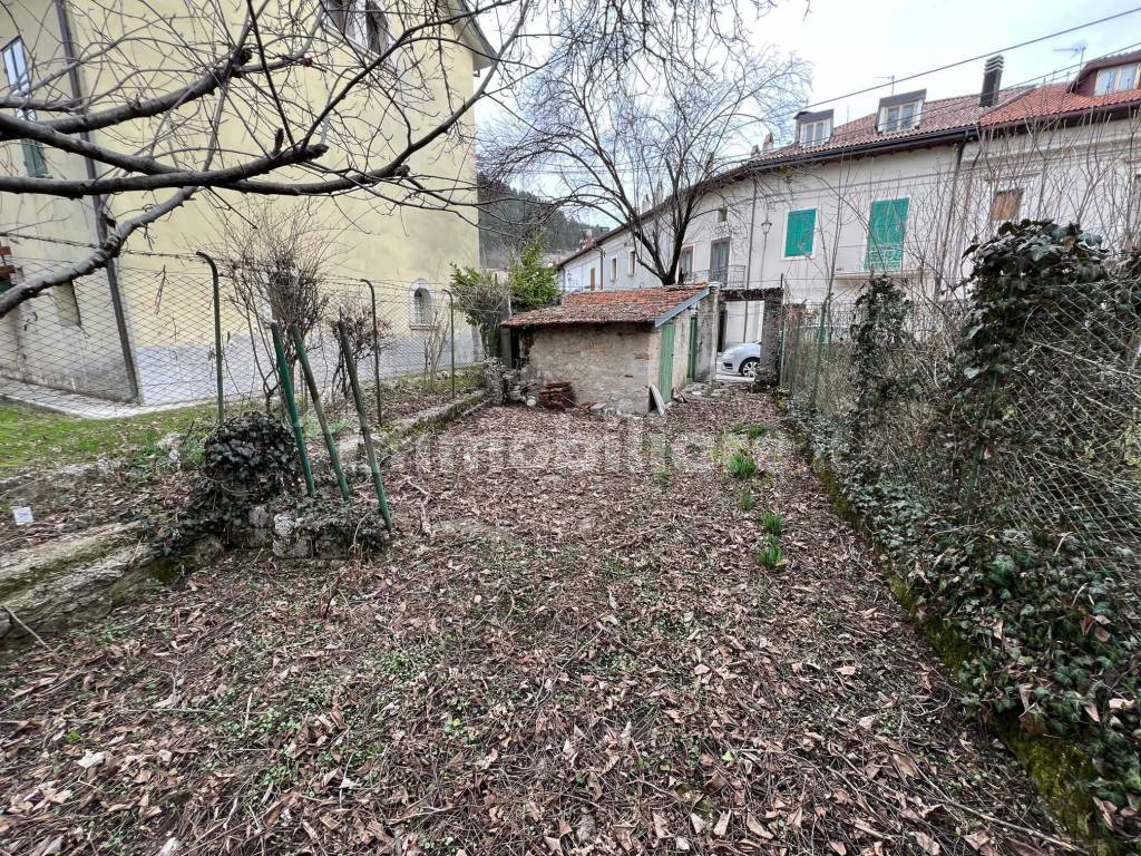 TERRENO CON MAGAZZINO