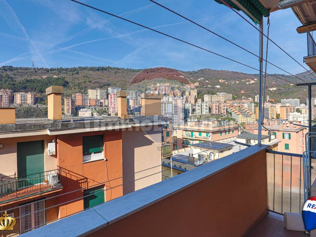Vendita Appartamento Genova. Trilocale in via Montenero 11A. Buono stato,  quinto piano, con balcone, riscaldamento centralizzato, rif. 101927990