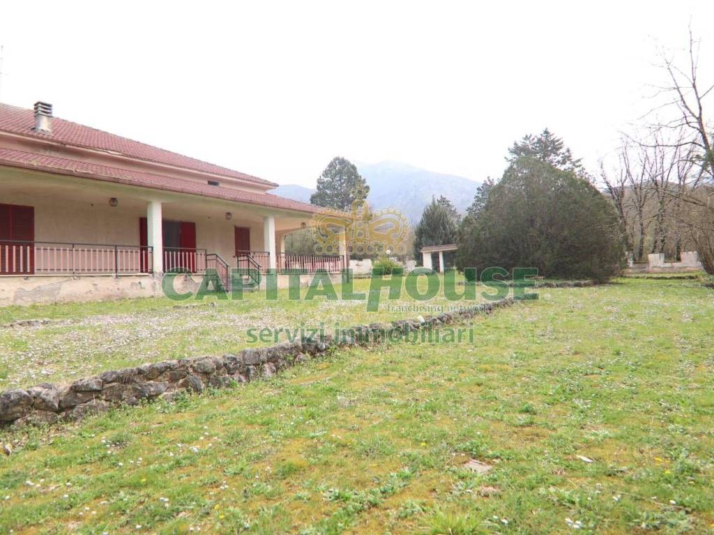 Villa indipendente con terreno