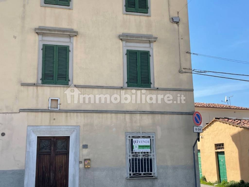 Vendita Terratetto unifamiliare in via Tosco Romagnola 2127 Cascina. Da ristrutturare, posto