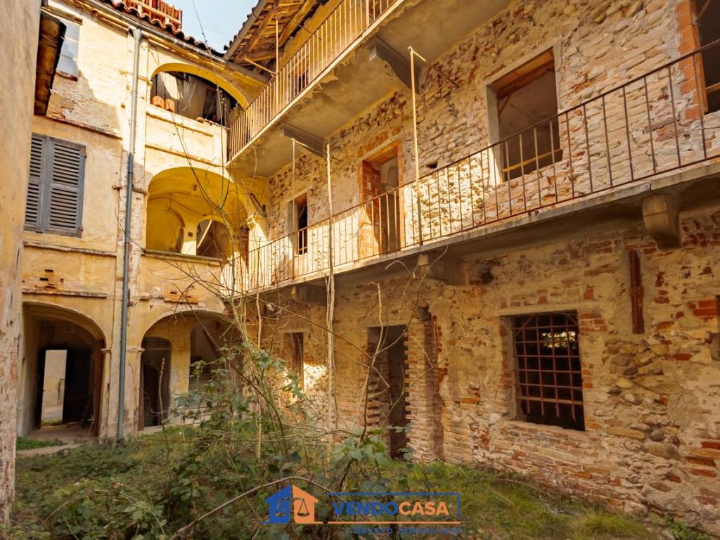 Rustico Roma Vendita Rustico in via Roma 32 Carrù. Da ristrutturare, 670 m², rif ...