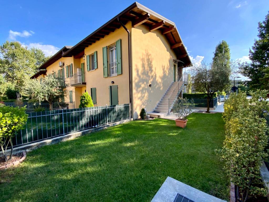 Vendita Appartamento San Zeno Naviglio. Trilocale in viale Europa 1