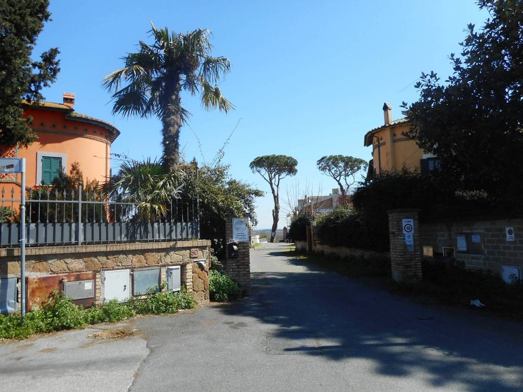 Bilocale via di valle santa 50, valle santa, roma