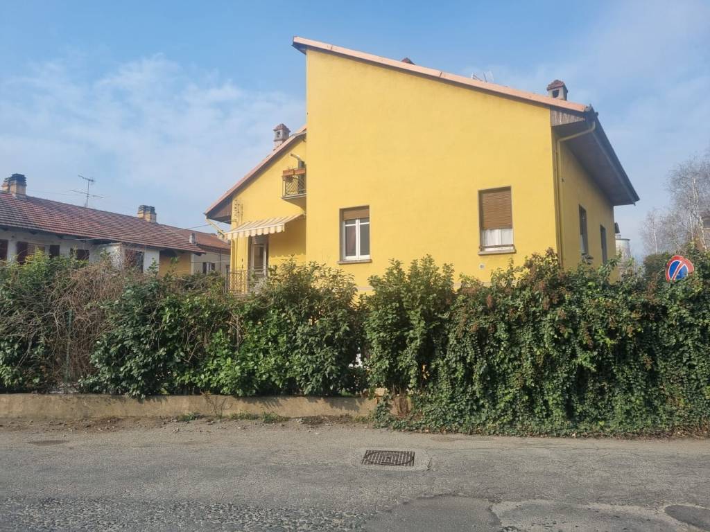 Vendita Villa plurifamiliare in via Dora Riparia 1 Buttigliera Alta. Buono stato, posto auto Vendita Villa plurifamiliare in via Dora Riparia 1 Buttigliera Alta. Buono stato, posto auto