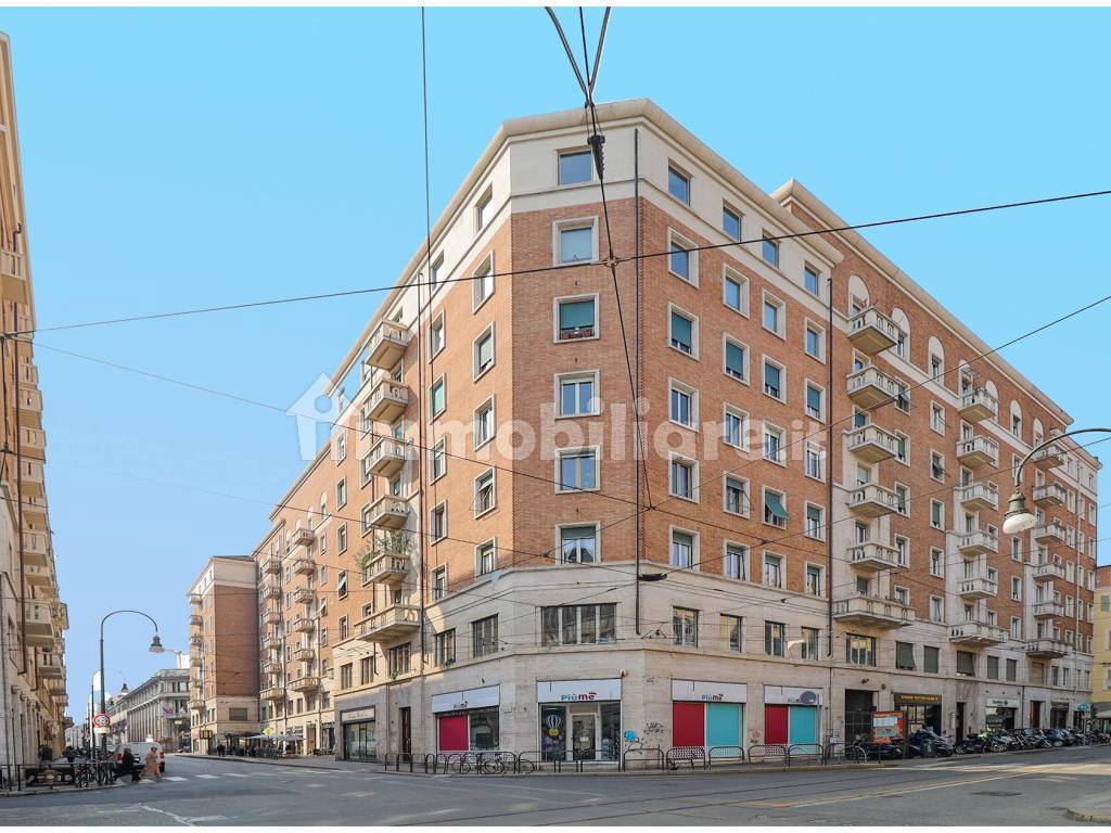 Vendita Appartamento Torino. Trilocale in via San Tommaso. Settimo piano, con balcone