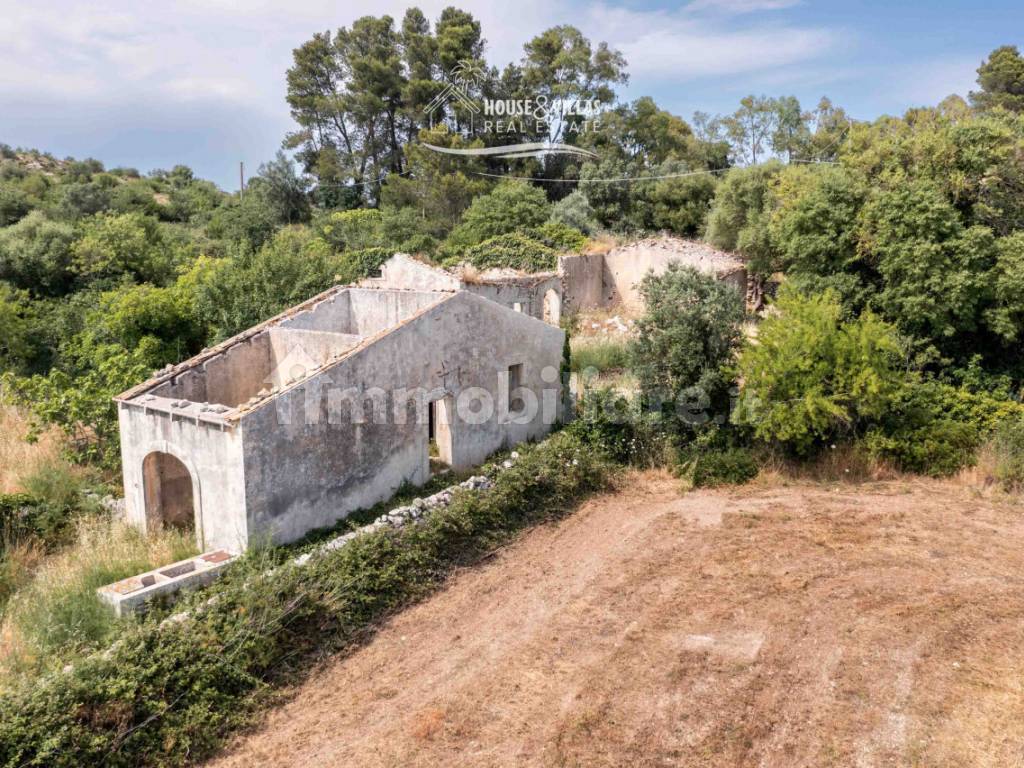 004__caseggiato_con_terreno_in_c_da_san_marco_a_noto_05.jpg