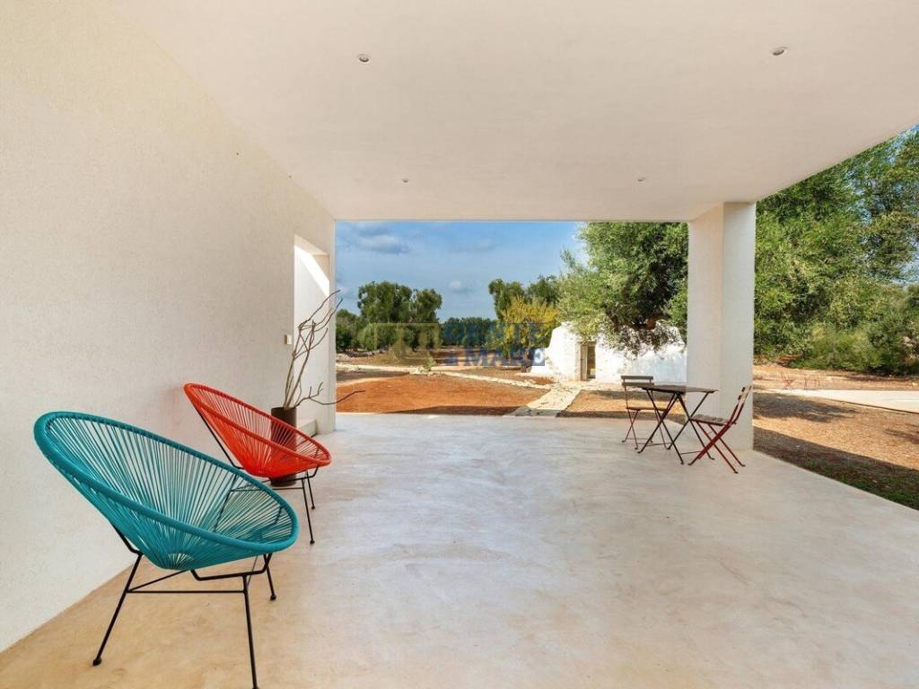 Villa con trullo e piscina