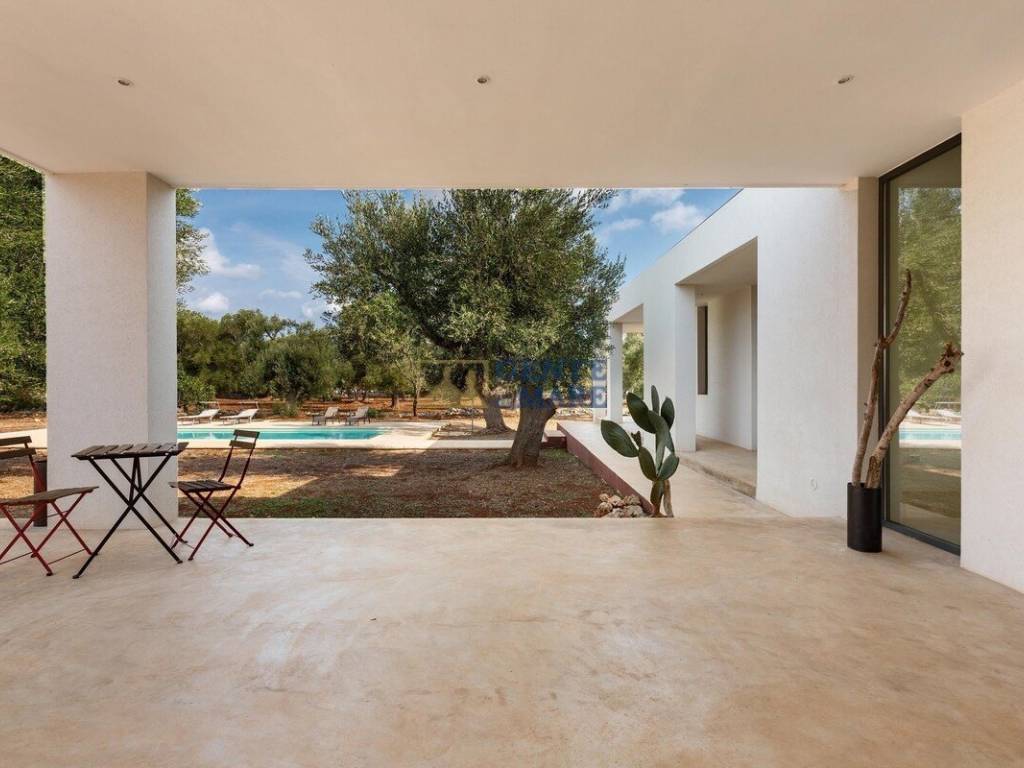 Villa con trullo e piscina